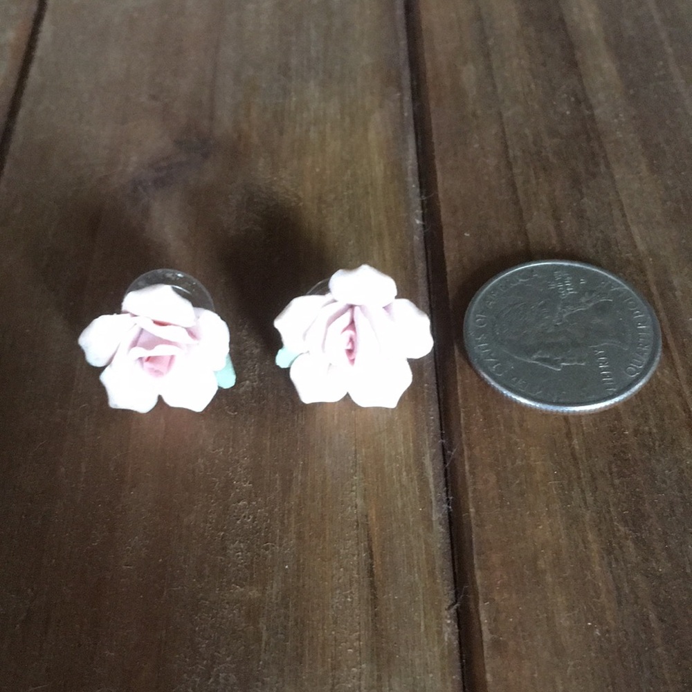 Vintage style Pink Rose earrings, perfect for prom - Picture 3 of 3